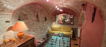 Location maison entière au coeur du village médiéval de  Castelló d'Empúries