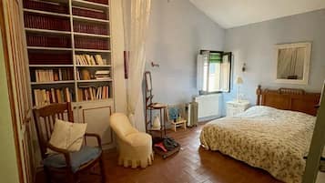 7 bedrooms, iron/ironing board, travel cot, bed sheets