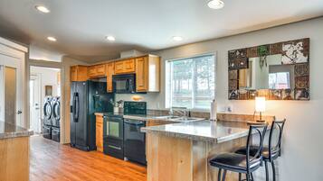 House (2 Bedrooms) | Interior