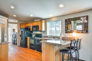 House (2 Bedrooms) | Interior - Oregon Cabin on Pine Hollow Reservoir w/ Mtn View! (Tygh Valley)