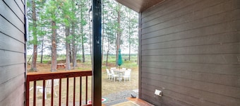Oregon Cabin on Pine Hollow Reservoir w/ Mtn View!