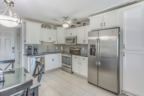 Apartment (2 Bedrooms) | Interior - Pool Access & Ocean View: Myrtle Beach Condo! (Myrtle Beach)