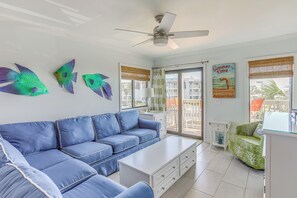 Interior - Steps to Sea! Snowbird Gem w/ Pool in Myrtle Beach (Myrtle Beach)