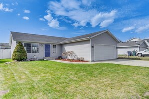 Interior - Charming Home w/ Patio: 3 Mi to Hayden Lake! (Hayden)