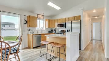 House (3 Bedrooms) | Interior