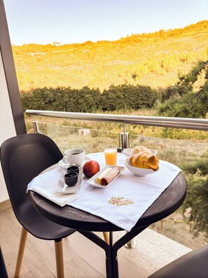 Free daily continental breakfast