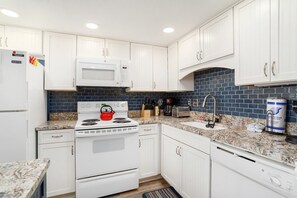Condo, 1 Bedroom | Private kitchen | Fridge, oven, coffee/tea maker, toaster