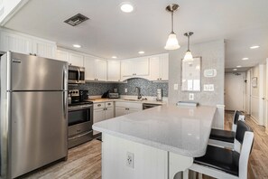 Condo, 2 Bedrooms | Private kitchen