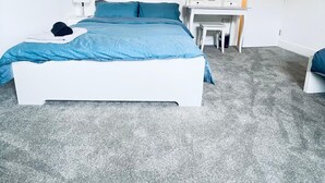 Rumah | 2 kamar tidur, setrika/meja setrika, Wi-Fi gratis, dan seprai linen
