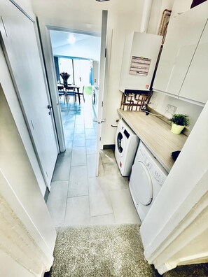 House | Private kitchen | Fridge, microwave, oven, stovetop