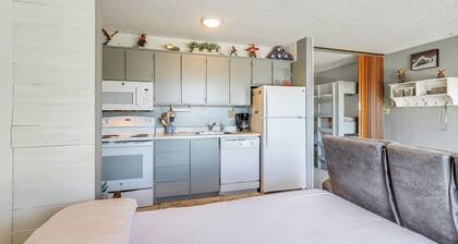 Picturesque Mt Spokane Condo Near Skiing & Biking!