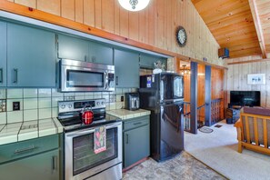 House (3 Bedrooms) | Interior - Cozy Cabin in Pine Mountain Lake Near Yosemite! (Groveland)
