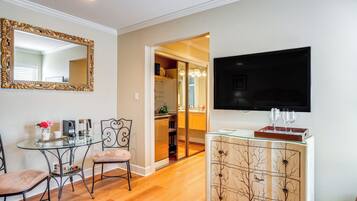 Apartment (0 Bedroom) | Interior