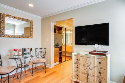 Resort-style Napa Studio: Close to Wineries!