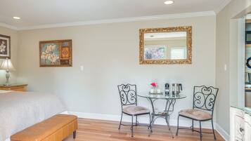 Apartment (0 Bedroom) | Interior