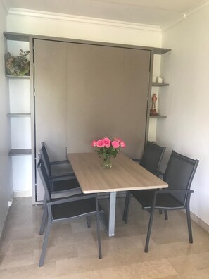 Dining - Charmant Studio Avec Terrasse à Juan les Pins et Garage Fermé (Antibes)