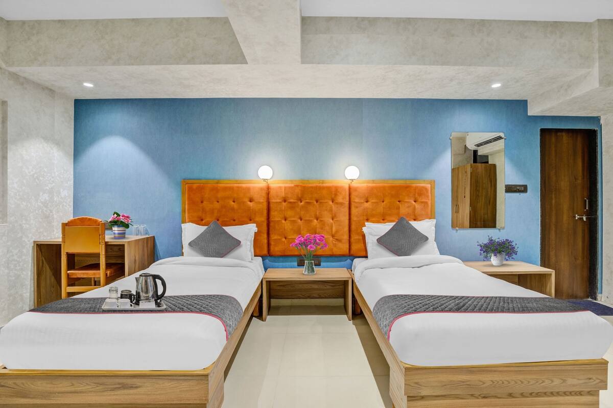 Deluxe Room | 1 bedroom, desk, bed sheets