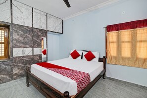 Classic Room | 1 bedroom, bed sheets - OYO PVS Home Stay (Tirupati)