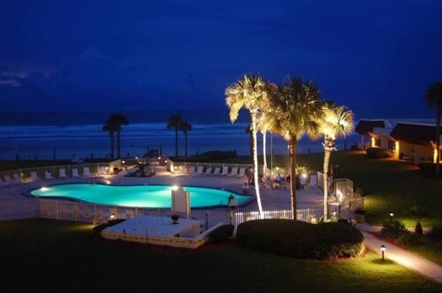 New Smyrna Direct Oceanfront 1 bedroom Condo