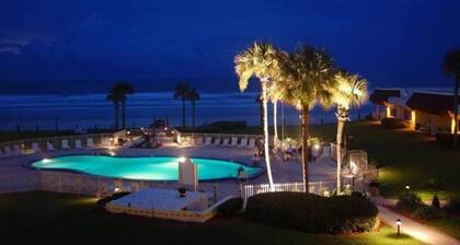 New Smyrna Direct Oceanfront 1 bedroom Condo