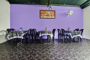 Family dining - OYO Hotel Shanti Villa  (Abu Road)
