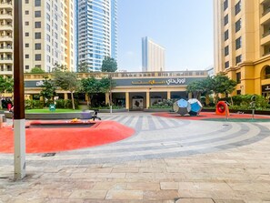 Children’s area - Elegant 1BR Apartment in Bahar 6, Jumeirah Beach Residence by Deluxe Holiday Homes (Dubai)