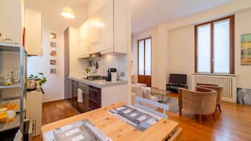 Kühlschrank, Mikrowelle, Ofen, Geschirrspüler