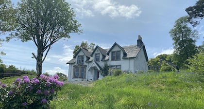 Glenaros Lodge