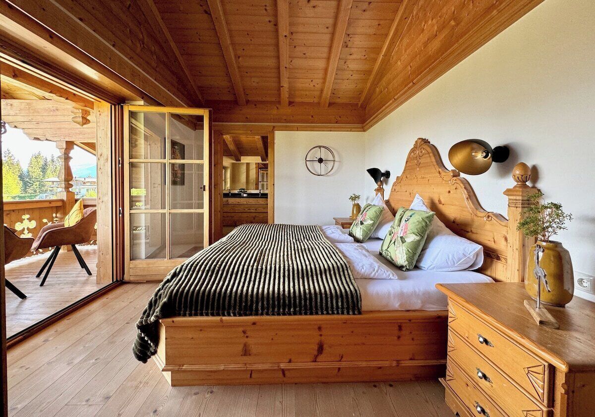 5 bedrooms, iron/ironing board, bed sheets