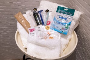 Shower, rainfall showerhead, hair dryer, bathrobes - LA DIMORA DI B.CAIROLI (Ovada)