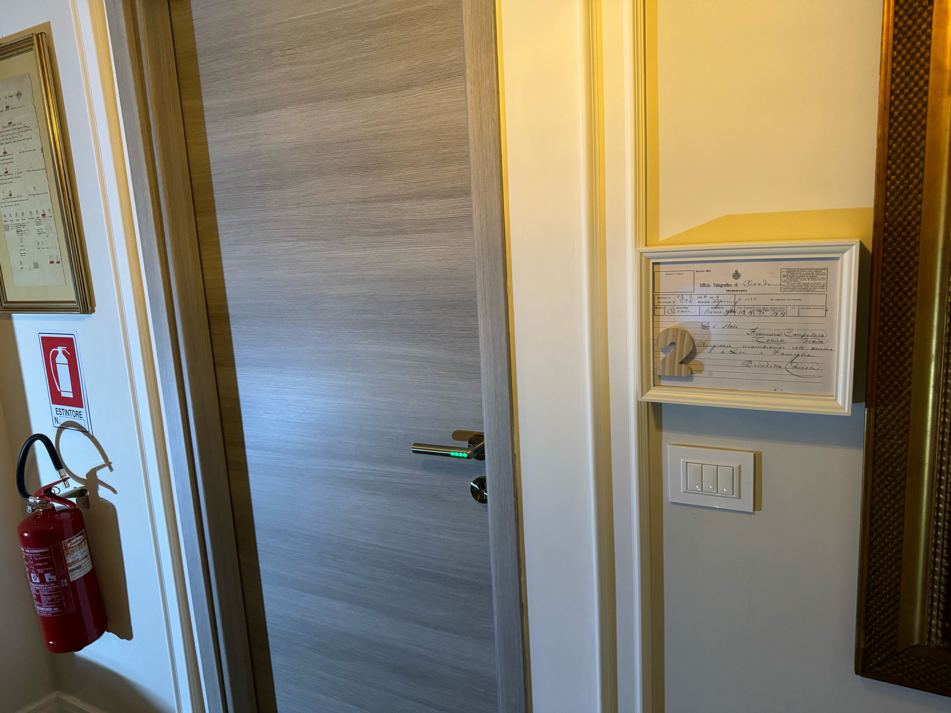 Familierom | Safe på rommet, blendingsgardiner, barnesenger og wi-fi (inkludert)