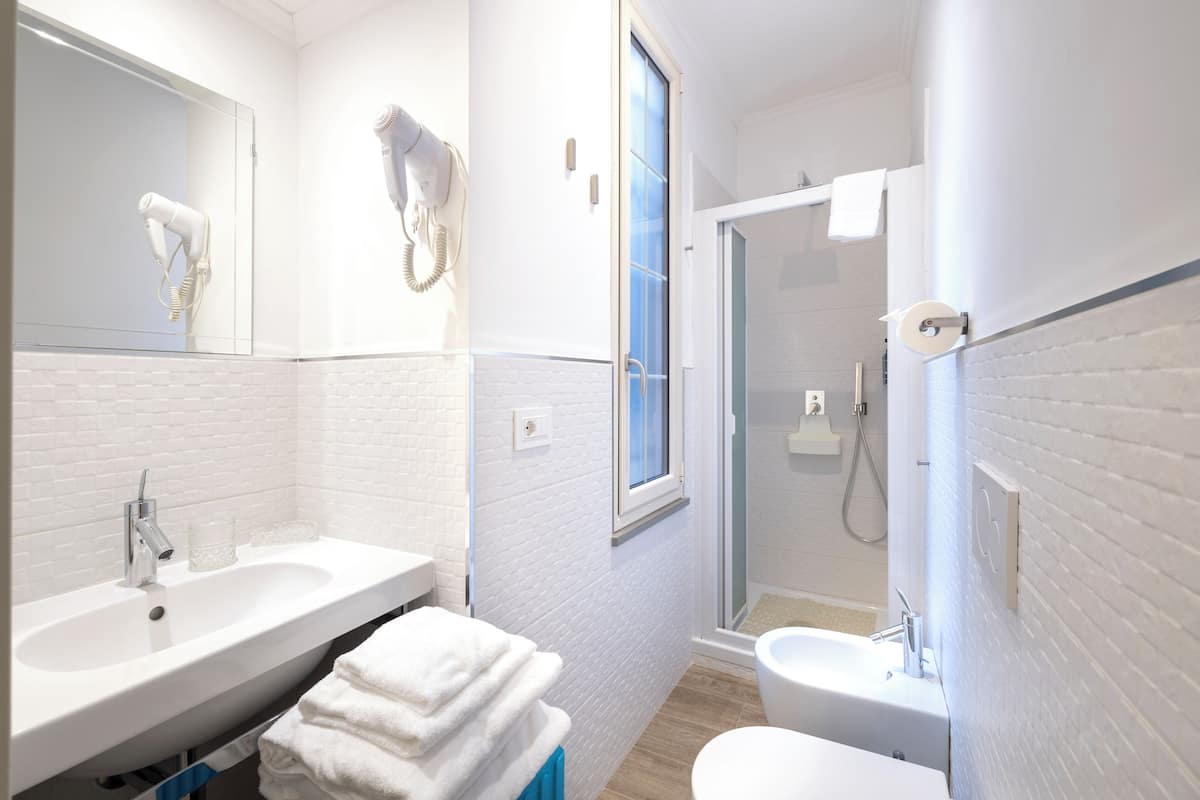 Coffres-forts dans les chambres, rideaux occultants