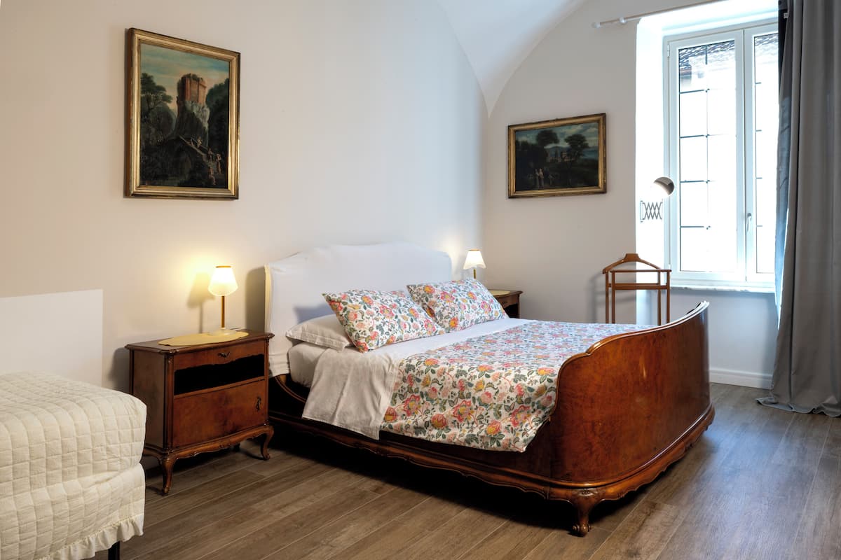 Habitación familiar | Caja fuerte, cortinas opacas, cunas (de pago) y wifi gratis