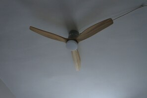 Habitación familiar | Caja fuerte, cortinas opacas, cunas (de pago) y wifi gratis