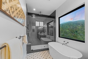 Shower, hair dryer, towels - 20% Off June 9-11 Perfect 4 Families, W/Jacuzzi* (Ventura)
