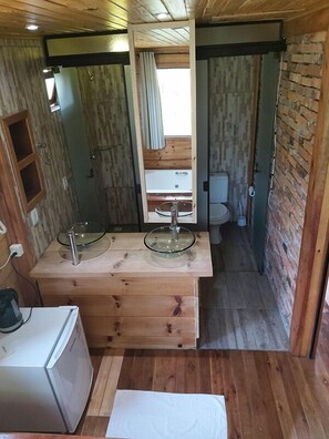 Cabaña Deluxe, vistas al jardín | 1 dormitorio, sistema de insonorización, wifi gratis y ropa de cama
