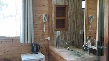Cabana luxo, vista para o jardim | 1 quarto, quartos à prova de som, Wi-Fi de cortesia, roupa de cama