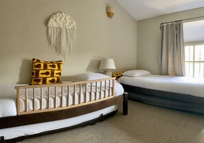5 bedrooms, desk, iron/ironing board, travel cot