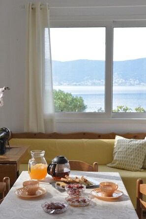 House | 2 bedrooms, desk - Salamis Beachfront House (Salamis)