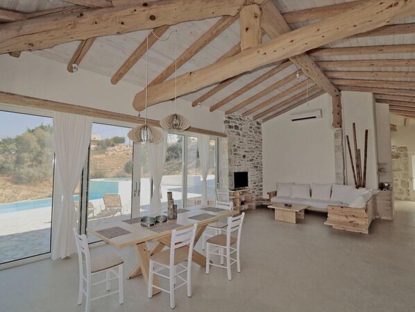 3 bedrooms, desk, iron/ironing board - Villa Patelo With Private Pool and Jacuzzi (Faistos)