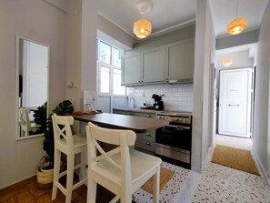 Kjøleskap, mikrobølgeovn, ovn og kokeplater