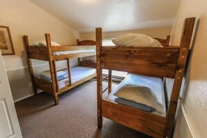 2 bedrooms, iron/ironing board, bed sheets