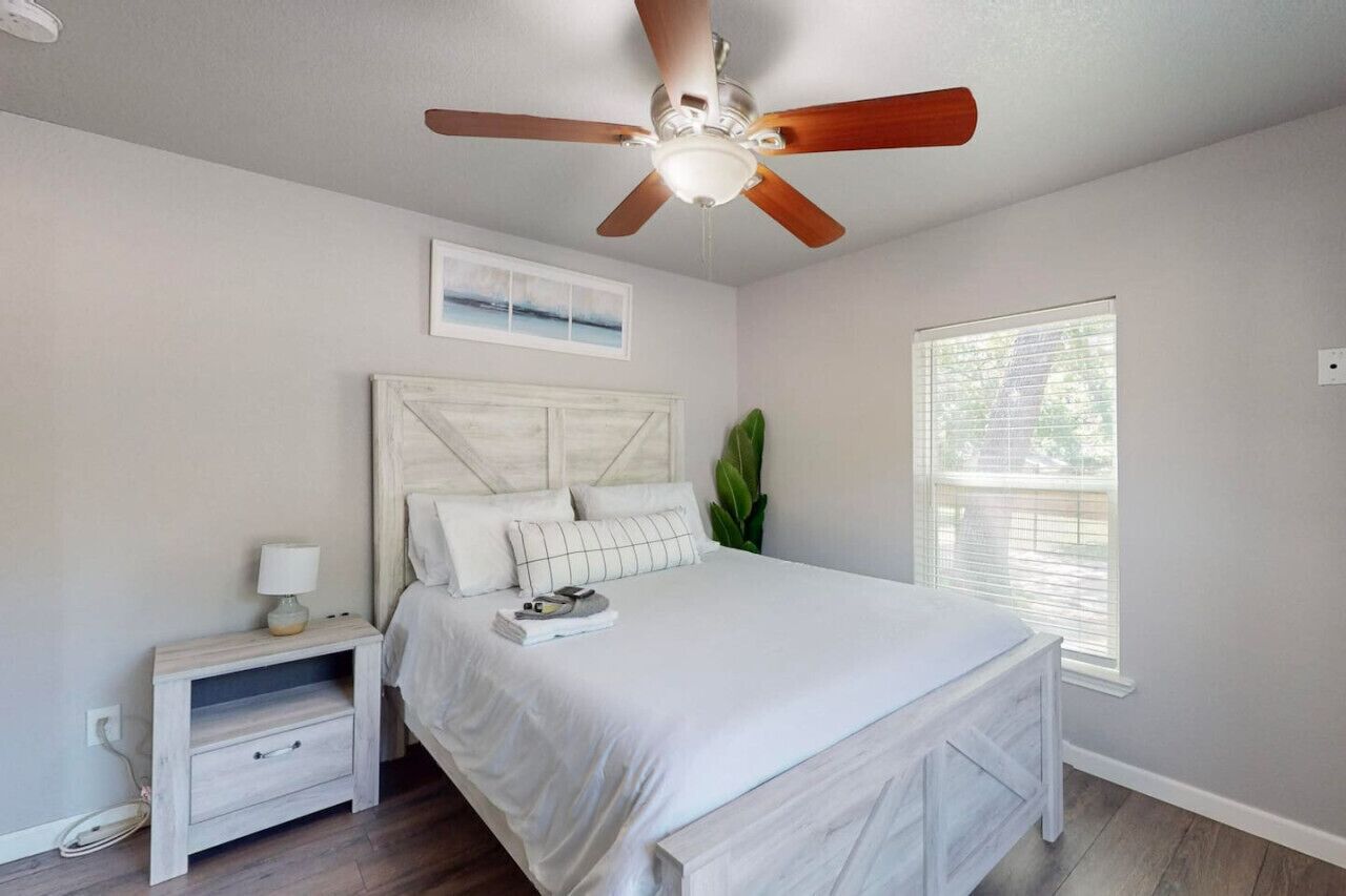 2 habitaciones, tabla de planchar con plancha, cuna de viaje y wifi 