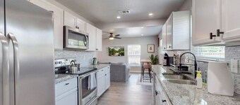 Entertainment Central | Updated Cottage AT&T Stad.