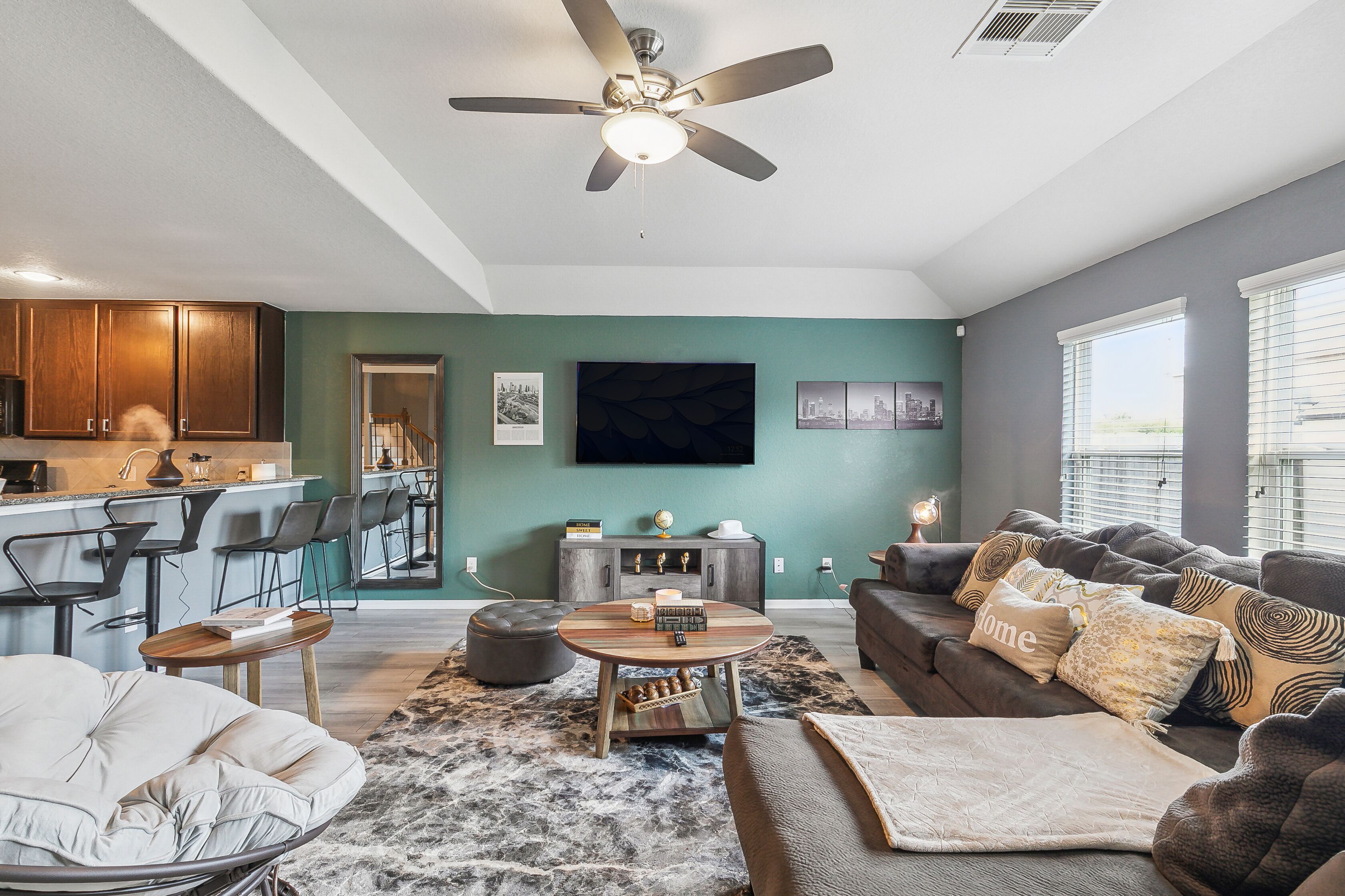 NEW 7min from IAH @Houston Luxury 4BR w/ patio