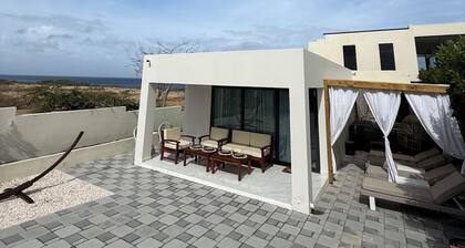 Modern 2-Bedr Oceanfront Villa with Hot Tub & Lounge Patio