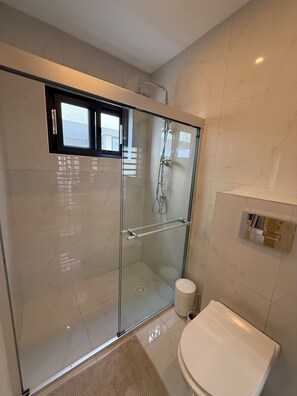 Bruser, håndklæder, Toiletpapir