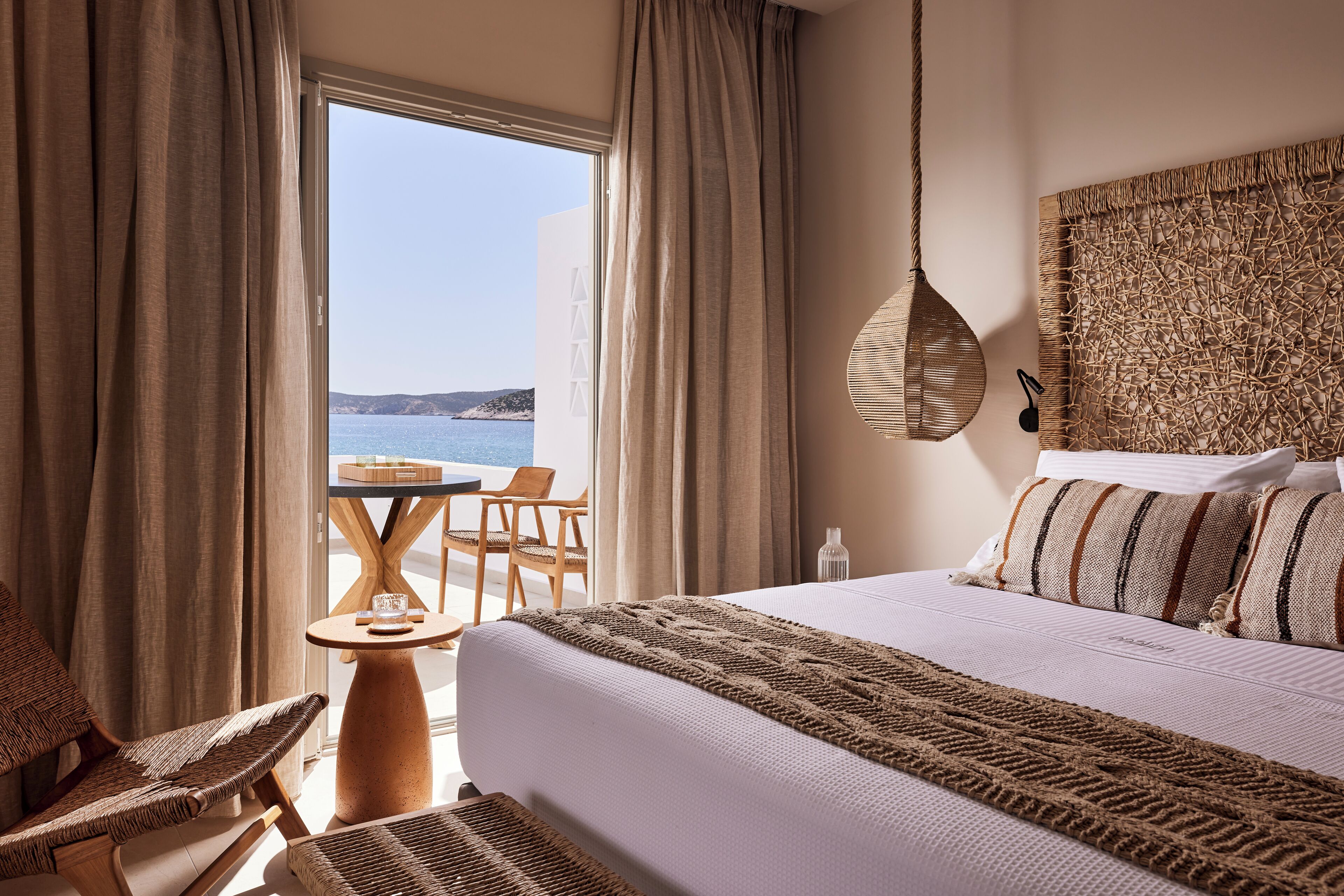 Superior Suite with Sea View | Een minibar, een kluis op de kamer, geluiddichte muren, gratis wifi