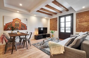 TV - BeBarceloner Pelayo Apartments - 2 bedrooms, 2 bathrooms (Barcelona)