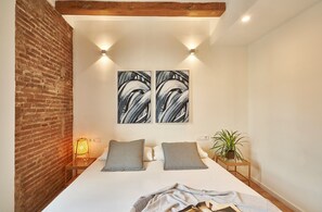 2 bedrooms, iron/ironing board, WiFi, bed sheets - BeBarceloner Pelayo Apartments - 2 bedrooms, 2 bathrooms (Barcelona)